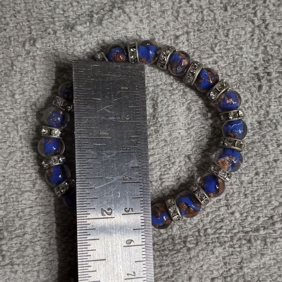 Silvertone blue copper crystal stretch beaded bracelet - Picture 3 of 3